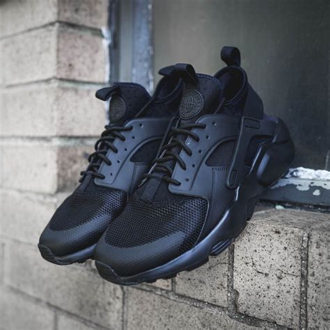 Men's Black Huarache Shoes. Nike NL